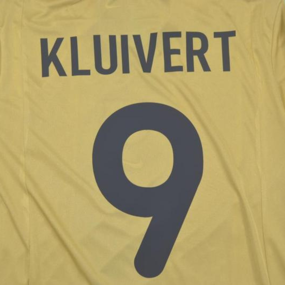 Barcelona Away 01/02 "Kluivert" Nº 9