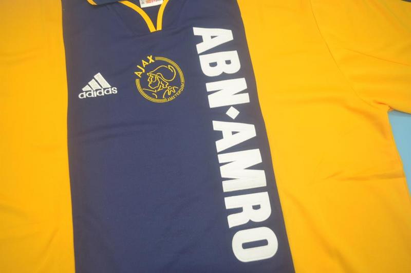 Ajax Away 00/01