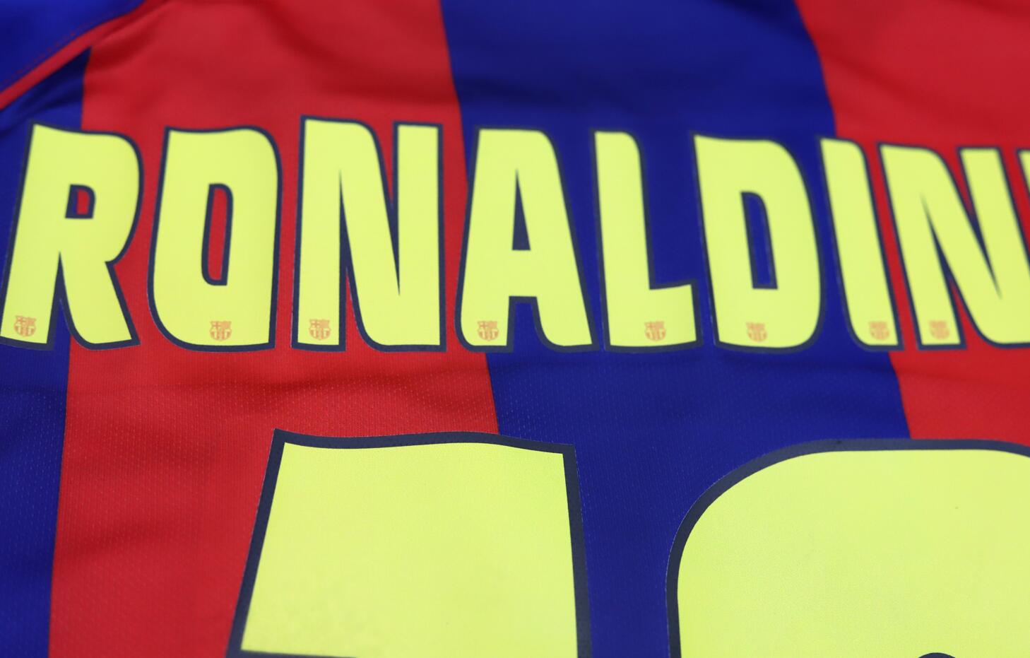 Barcelona Home Long Sleeve 04/05 "Ronaldinho" Nº 10